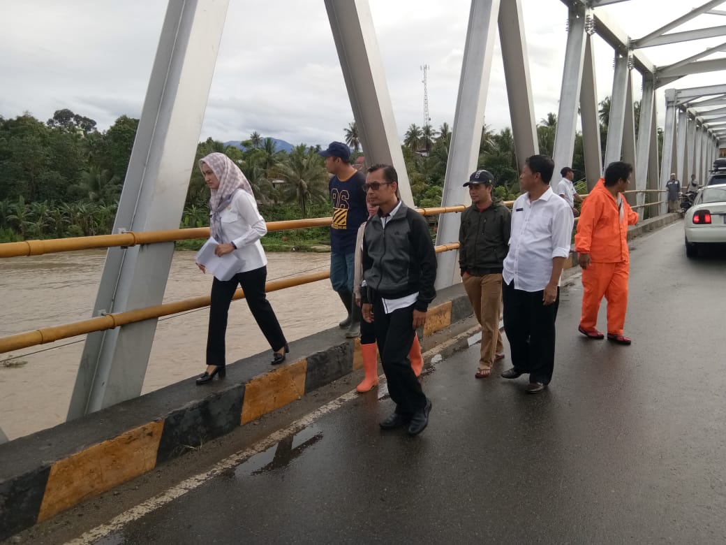 Banjir Lagi, Bupati Luwu Utara Pantau Jembatan Sabbang